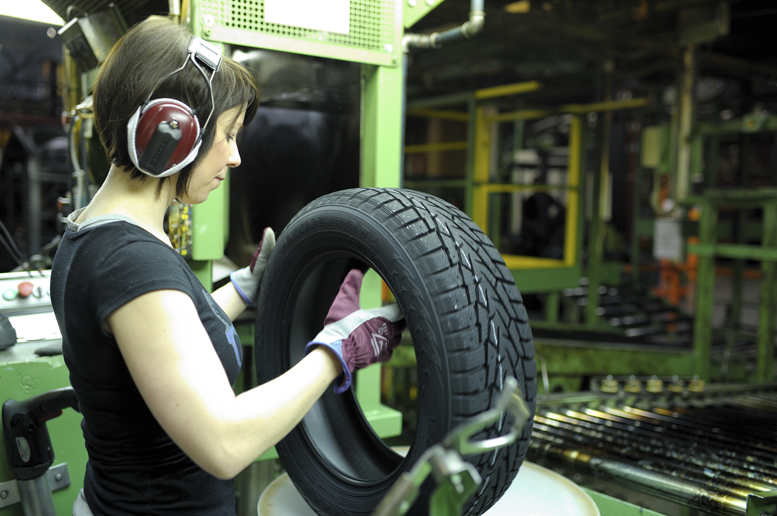 Sirpa Riekkola checks a tyre.